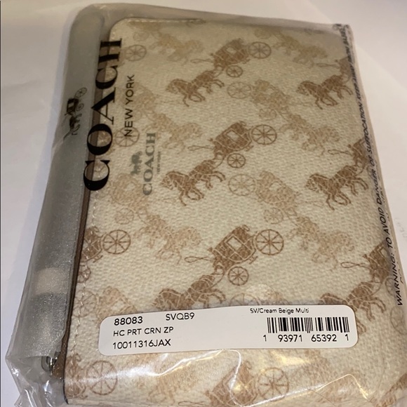COACH Horse and carriage cream & beige wristlet - Picture 5 of 12